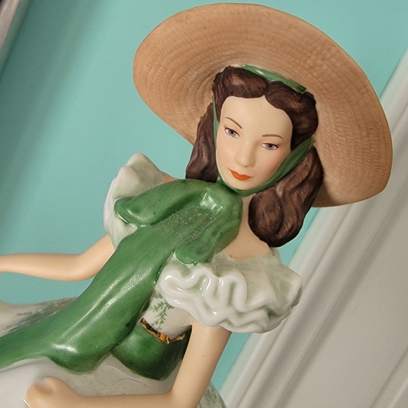 Bradford Scarlett O'Hara Figurine - Picture 9 of 9
